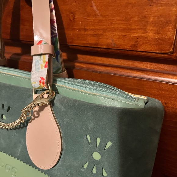 Green O Bag mini with suede accent trim, pink patent handles and coin pouch. - Picture 5 of 6